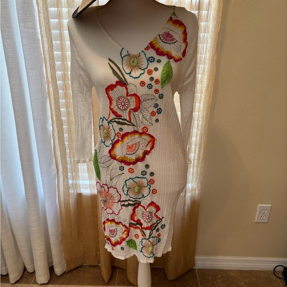 Floral Embroidered beach cover up - Picture 3 of 6